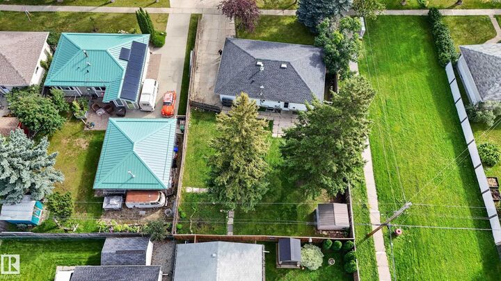 Property Photo: 2 Grandora Crescent AB T8N 0T9