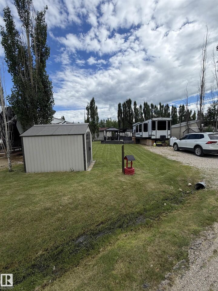 Property Photo:  53207 Hghway 31 64  AB T0E 2B0 