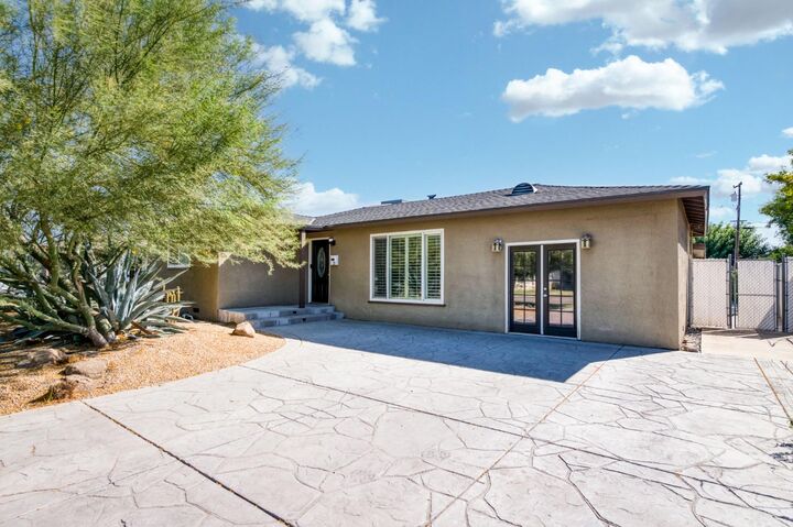 Property Photo:  21 N Woodworth Avenue  CA 93612 