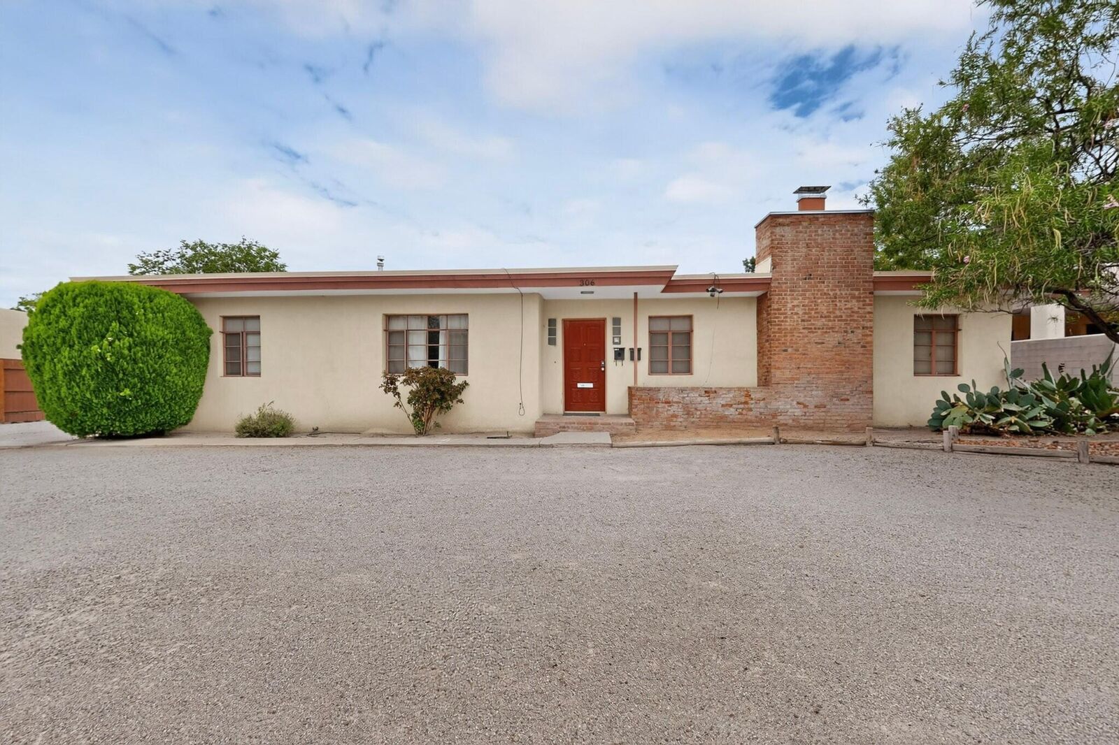 Property Photo:  306 Carlisle Boulevard SE  NM 87106 