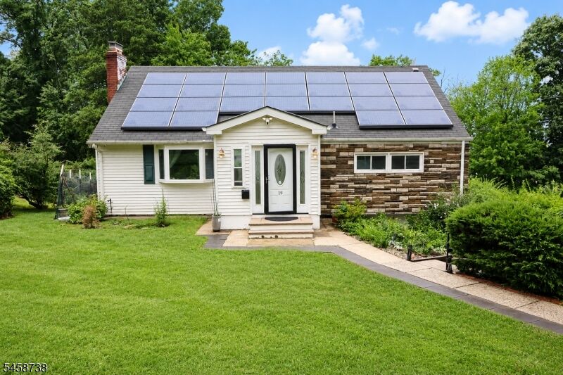 Property Photo:  19 Aspen Rd  NJ 07052 