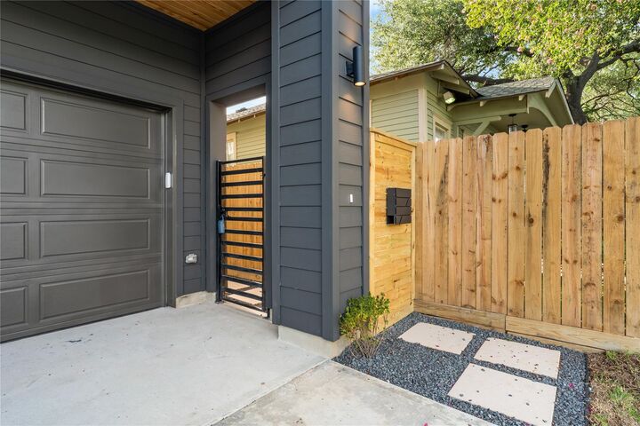 Property Photo: 409 Walton Street B TX 77009