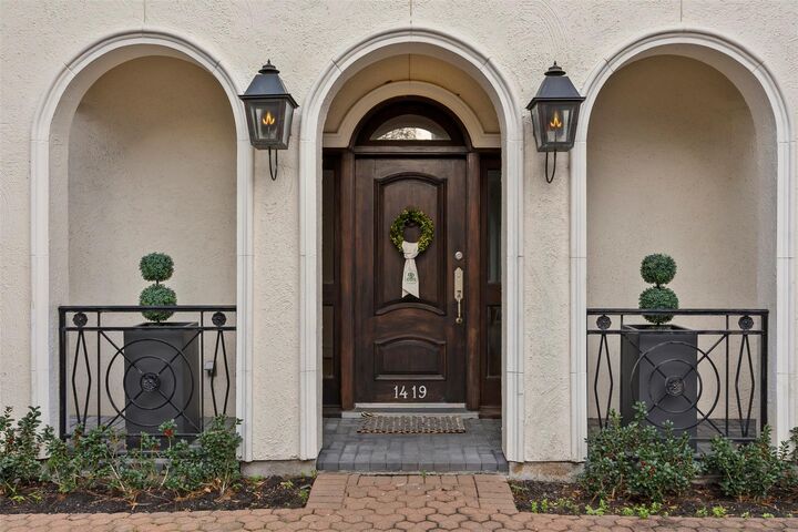 Property Photo: 1419 Nantucket Drive TX 77057