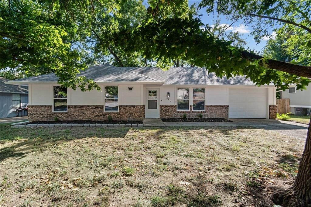 Property Photo: 1300 N Inca Drive MO 64056