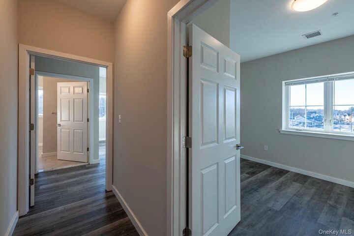 Property Photo:  87 N Chestnut Street 103  NY 12561 