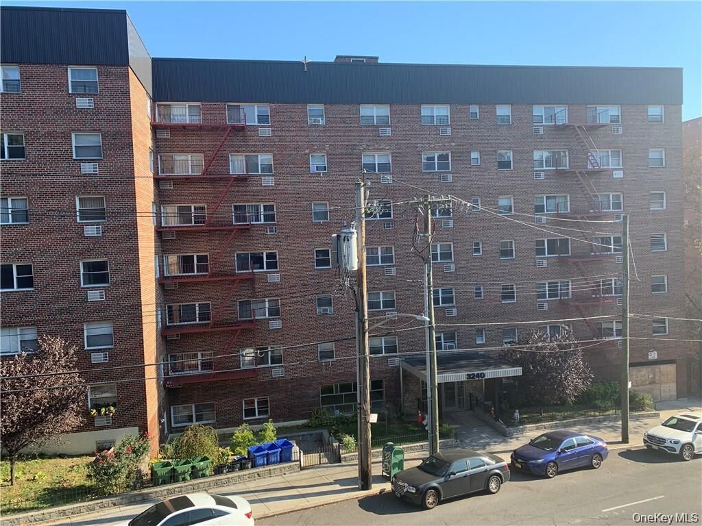 Property Photo:  3240 Riverdale Avenue 3J  NY 10463 
