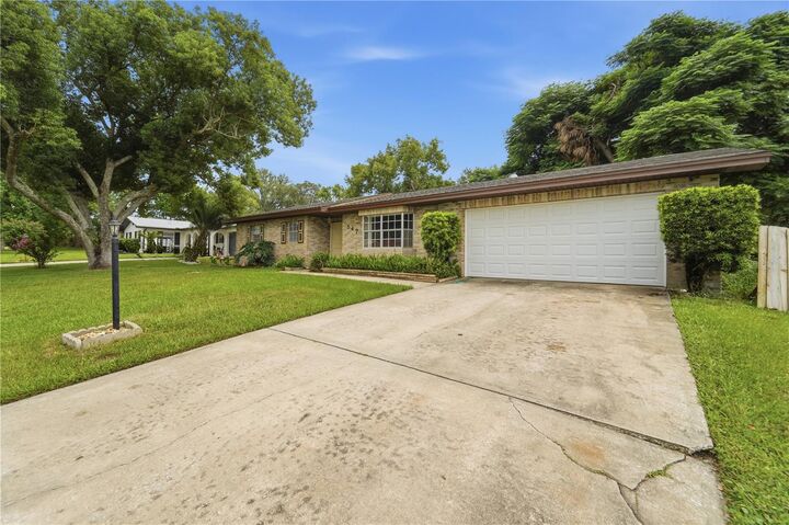 Property Photo:  547 Everett Street  FL 32725 