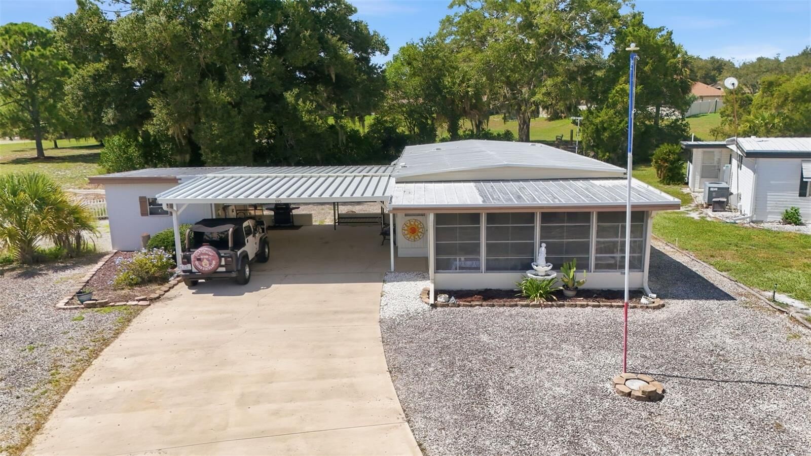 Property Photo: 695 Buccaneer Boulevard FL 32778