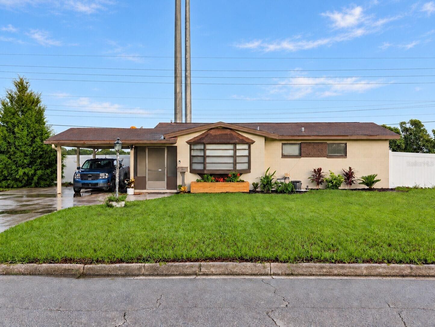 Property Photo:  801 Brockway Avenue  FL 32807 