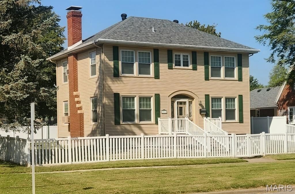 Property Photo: 506 N State Street IL 62052