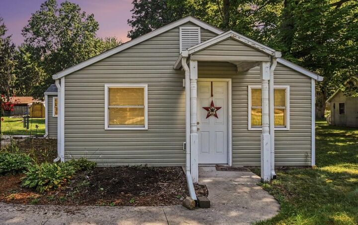 Property Photo: 3011 Lincoln Avenue MI 49085
