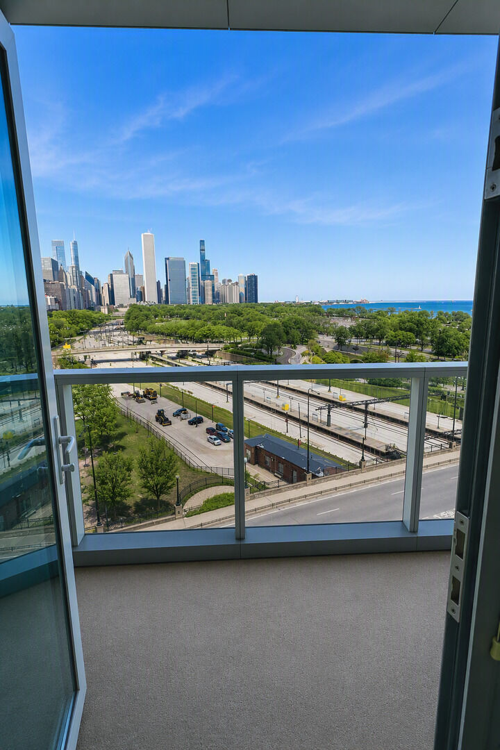 Property Photo:  1201 S Prairie Avenue 903  IL 60605 