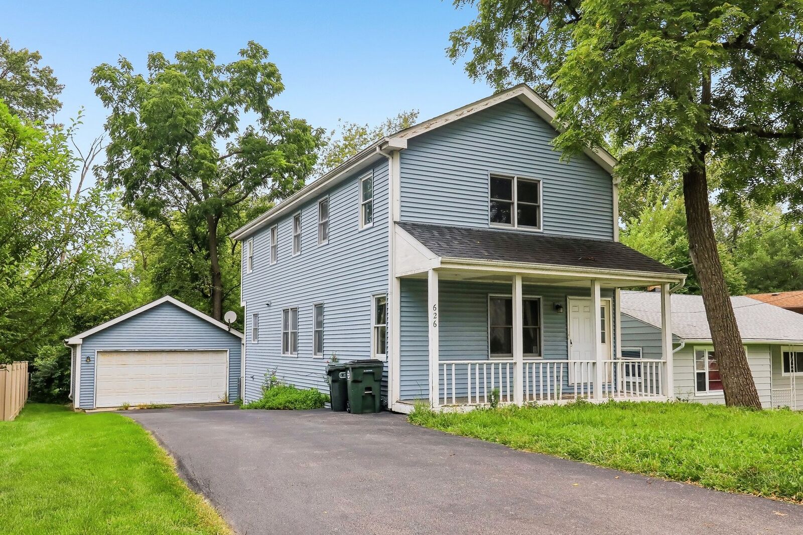 Property Photo:  626 Pleasure Drive  IL 60060 