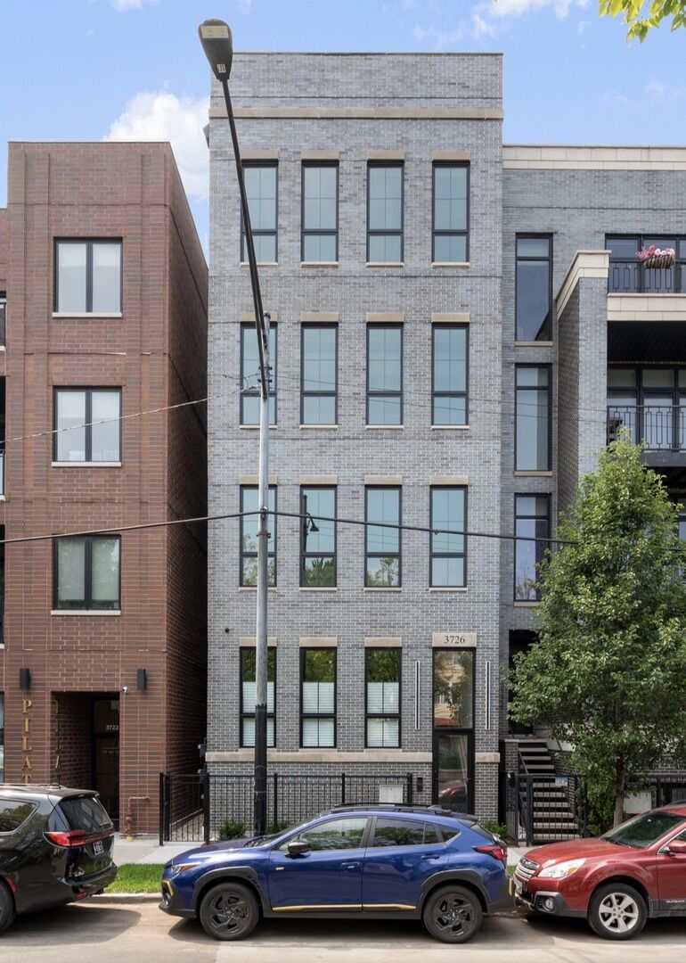 Property Photo:  3726 N Ashland Avenue Ph  IL 60613 