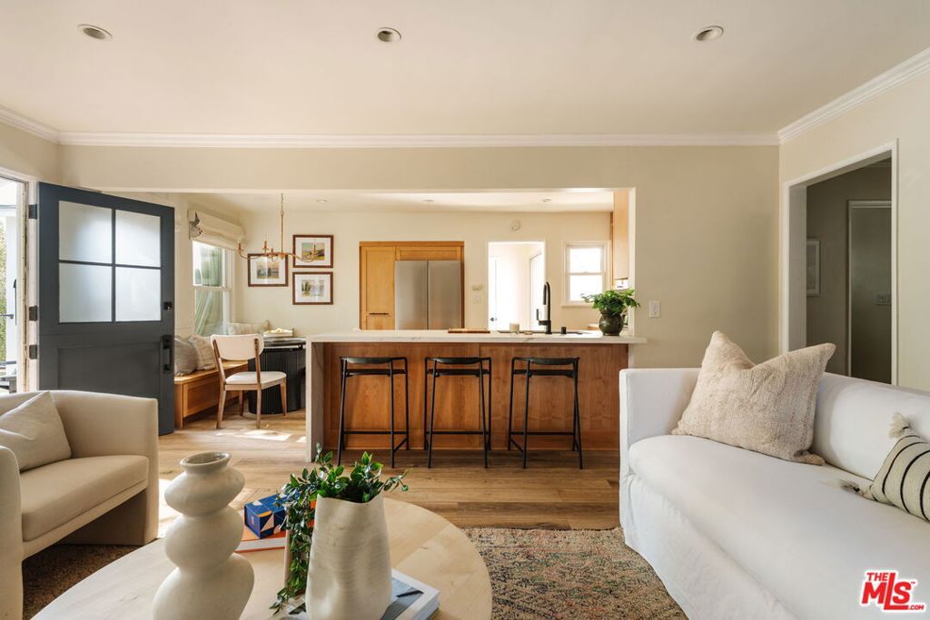 Property Photo: 3540 Maplewood Avenue CA 90066