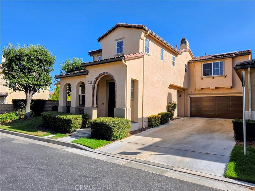 Property Photo:  28930 Via Adelena  CA 91354 