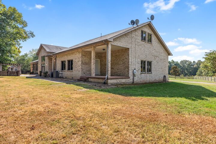 Property Photo: 2100 Corinth Rd TN 37122