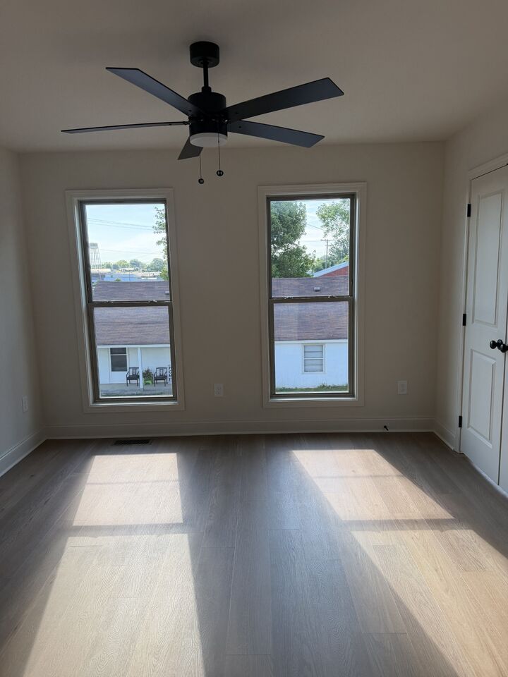 Property Photo:  196 10th Ave W 196  TN 37172 
