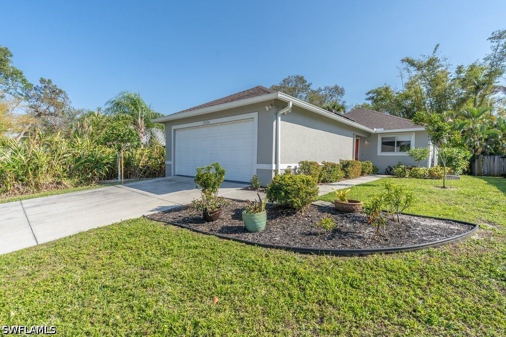 Property Photo:  