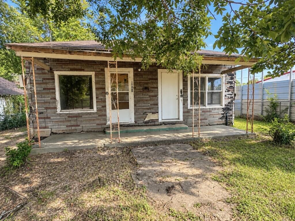 Property Photo:  2013 Martin Luther King Jr Blvd  TX 75961 