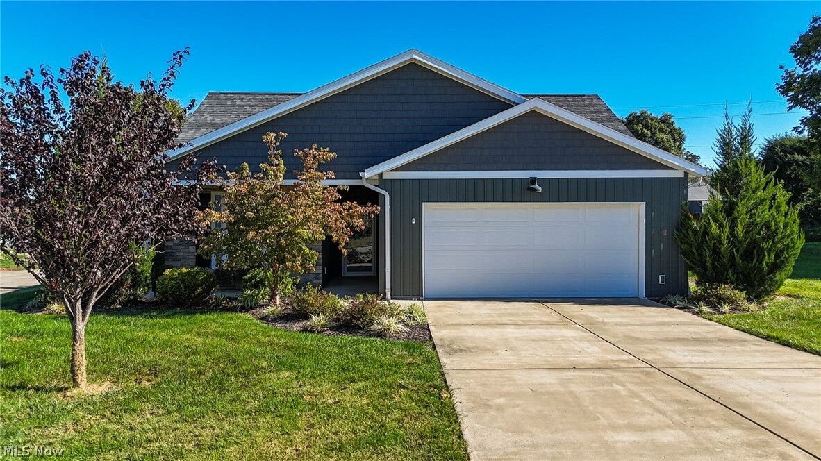 Property Photo:  102 Turning Leaf Lane  WV 26187 