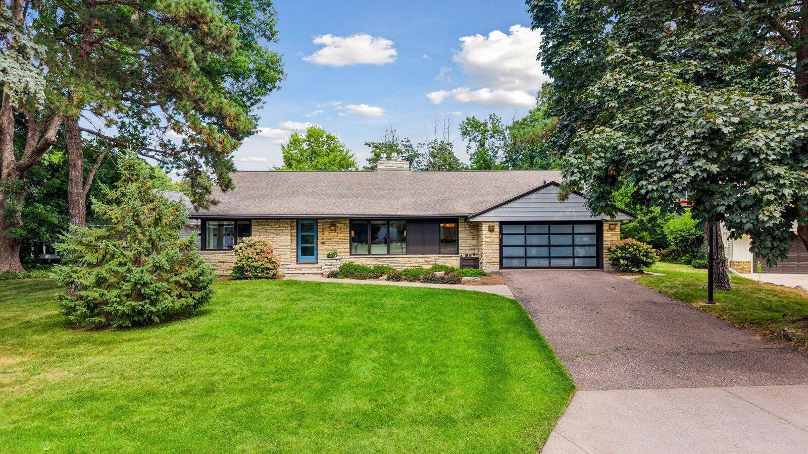 Property Photo:  2096 Lower Saint Dennis Road  MN 55116 