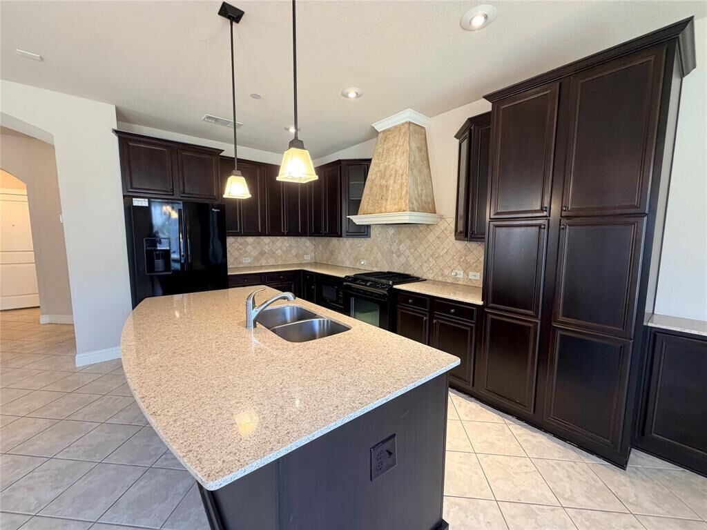 Property Photo:  950 Brook Forest Lane  TX 76039 