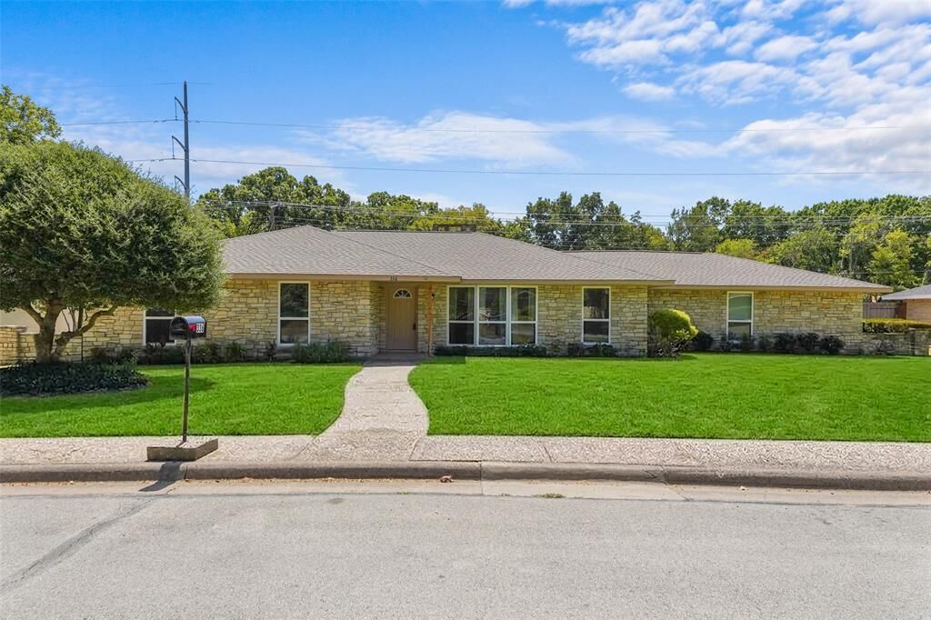 Property Photo: 336 Woodbrook Drive TX 75115