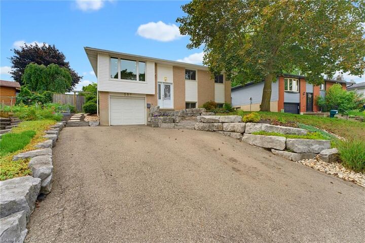 Property Photo:  555 Elm Ridge Place  ON N2L 4P6 