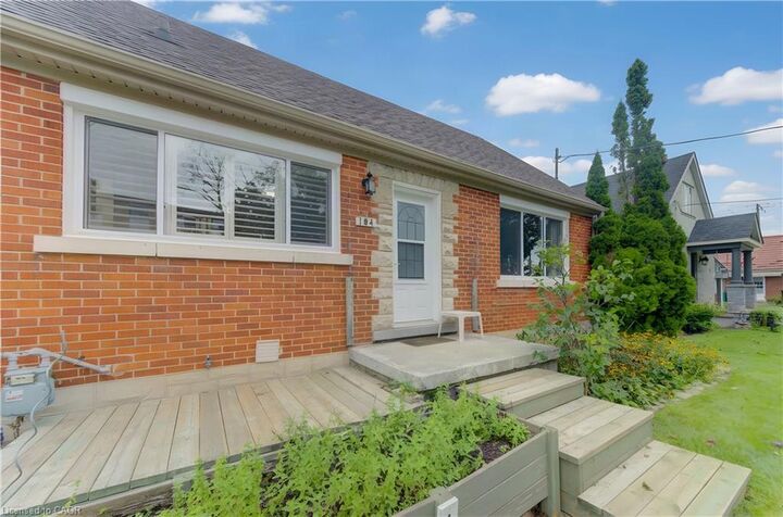 Property Photo:  104 Mausser Avenue  ON N2M 3K5 