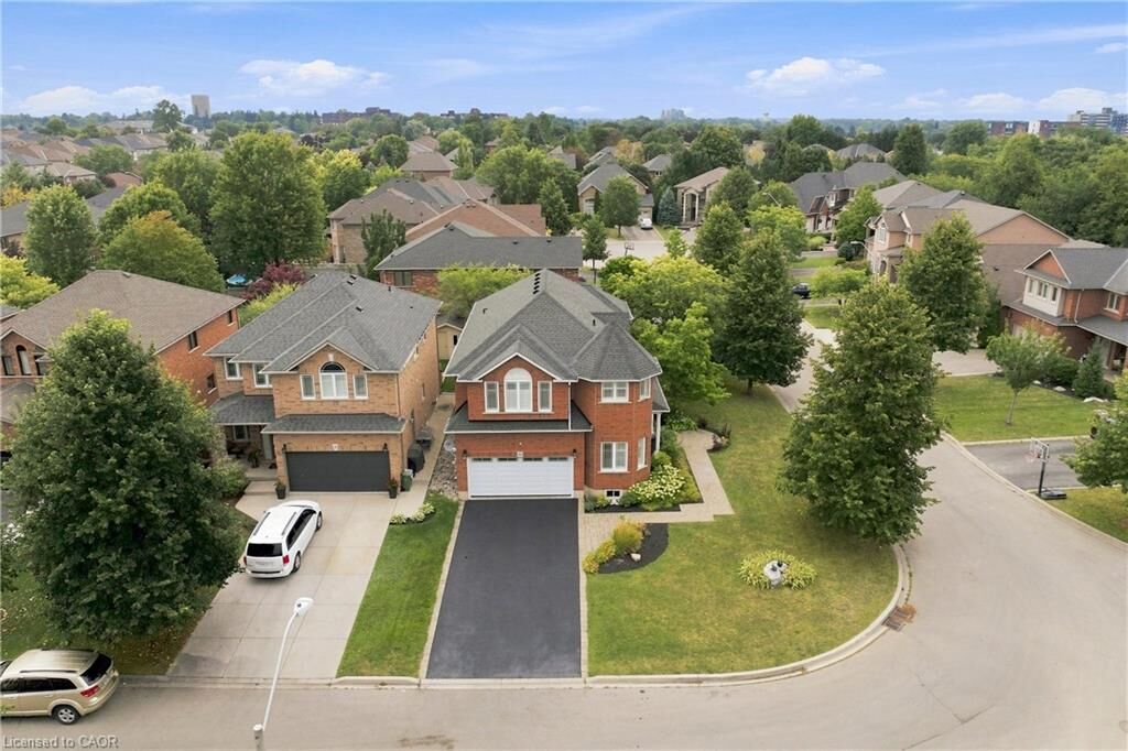 Property Photo:  31 Commando Court  ON L8B 0J6 