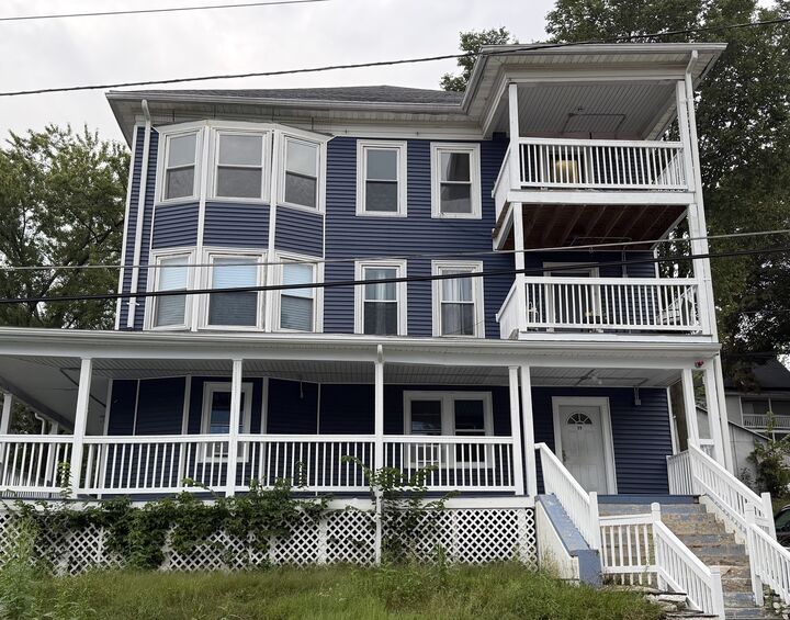 Property Photo: 99 Cross St 3F MA 01550