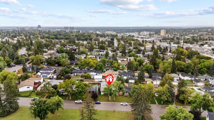 Property Photo:  31 Foster Road SE  AB T2H 0V9 