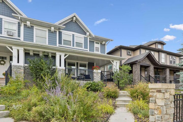 Property Photo:  33 Legacy Gate SE  AB T2X 0W3 