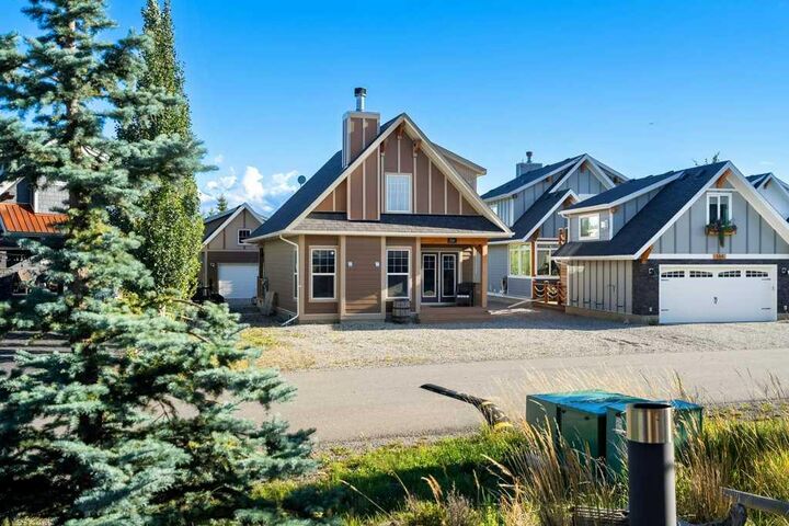 Property Photo: 334 Cottageclub Way AB T2B 1B1