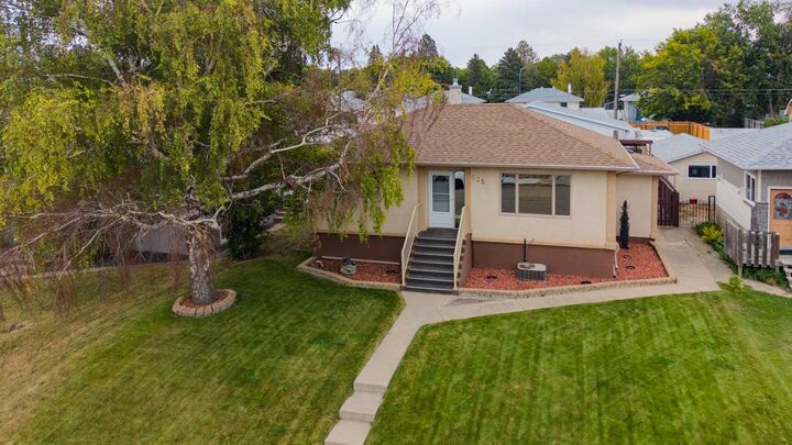 Property Photo:  625 10 Street N  AB T1H 2E1 