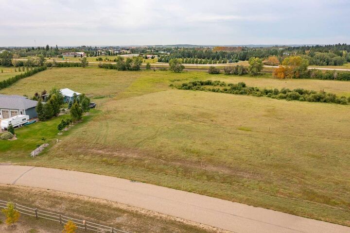 Property Photo:  420060 Range Road 261 13  AB T4L 2N5 