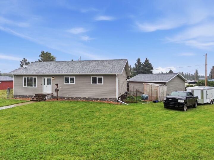 Property Photo:  5121 52 St Court  AB T0M 0M0 