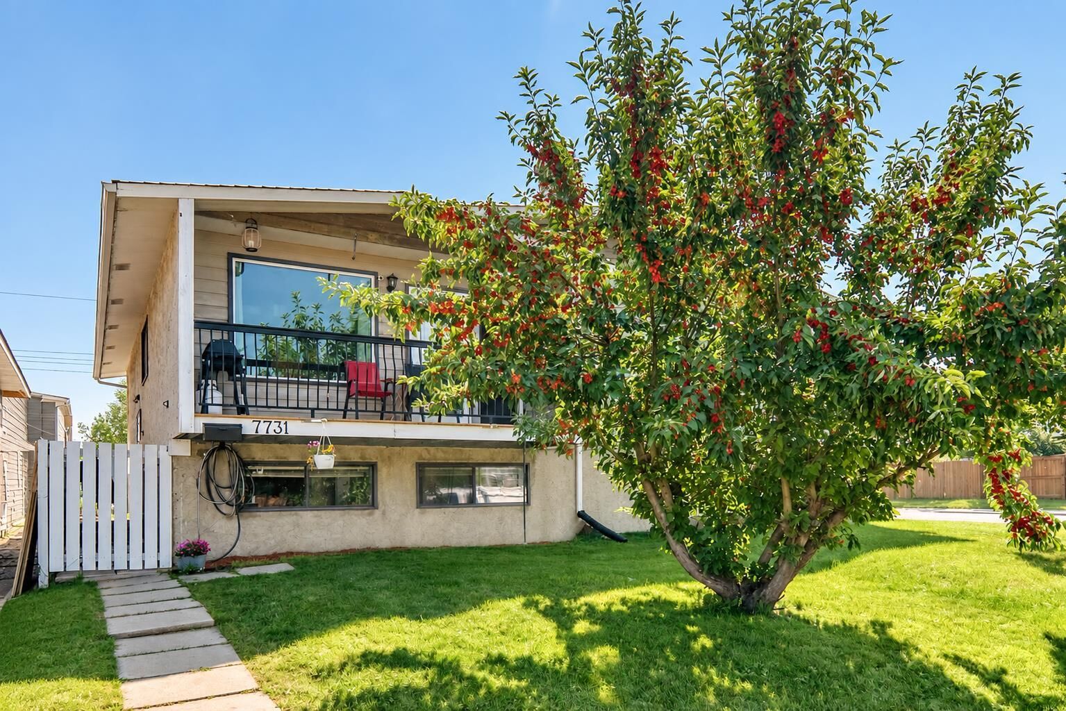 Property Photo:  7731 47 Avenue NW  AB T3B 1Y9 
