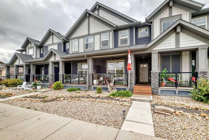 Property Photo:  1213 Midpark Lane SW  AB T4B 4V7 