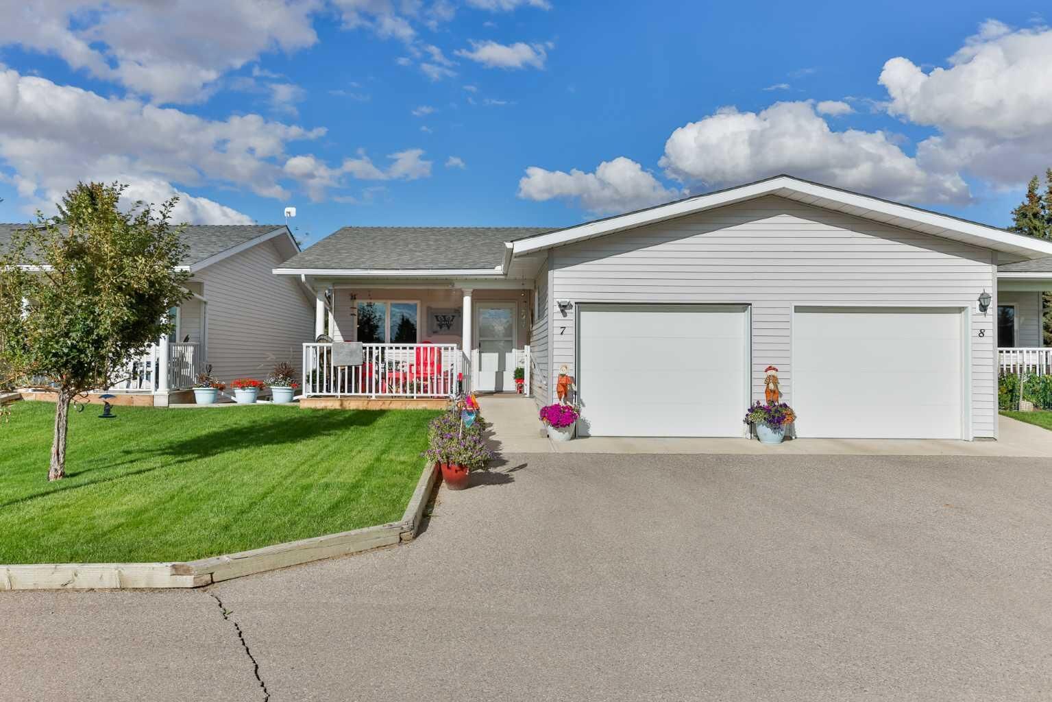 Property Photo:  717 Centre Street 7  AB T0L 2B0 