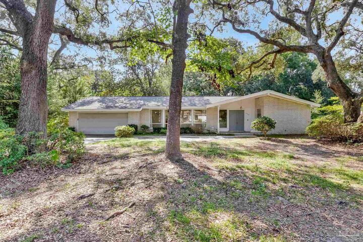 Property Photo:  208 Cordoba St  FL 32561 