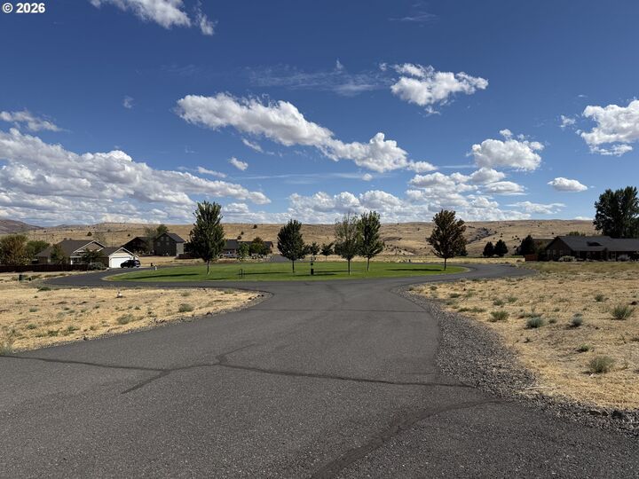 Property Photo: 403 Little Lake Rd OR 97037