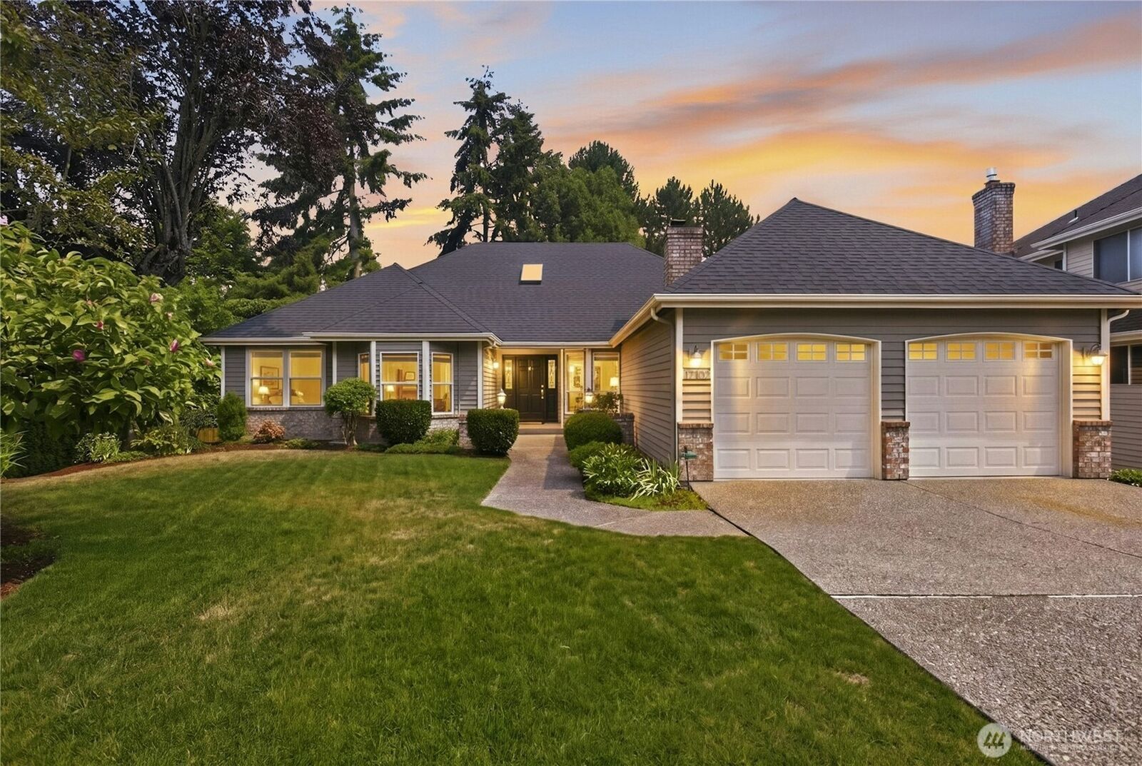 Property Photo: 17102 NE 37th Place WA 98008