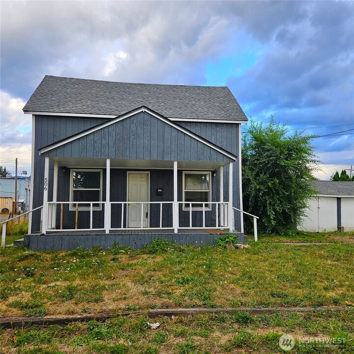 Property Photo:  506 S 6th Avenue  WA 98626 