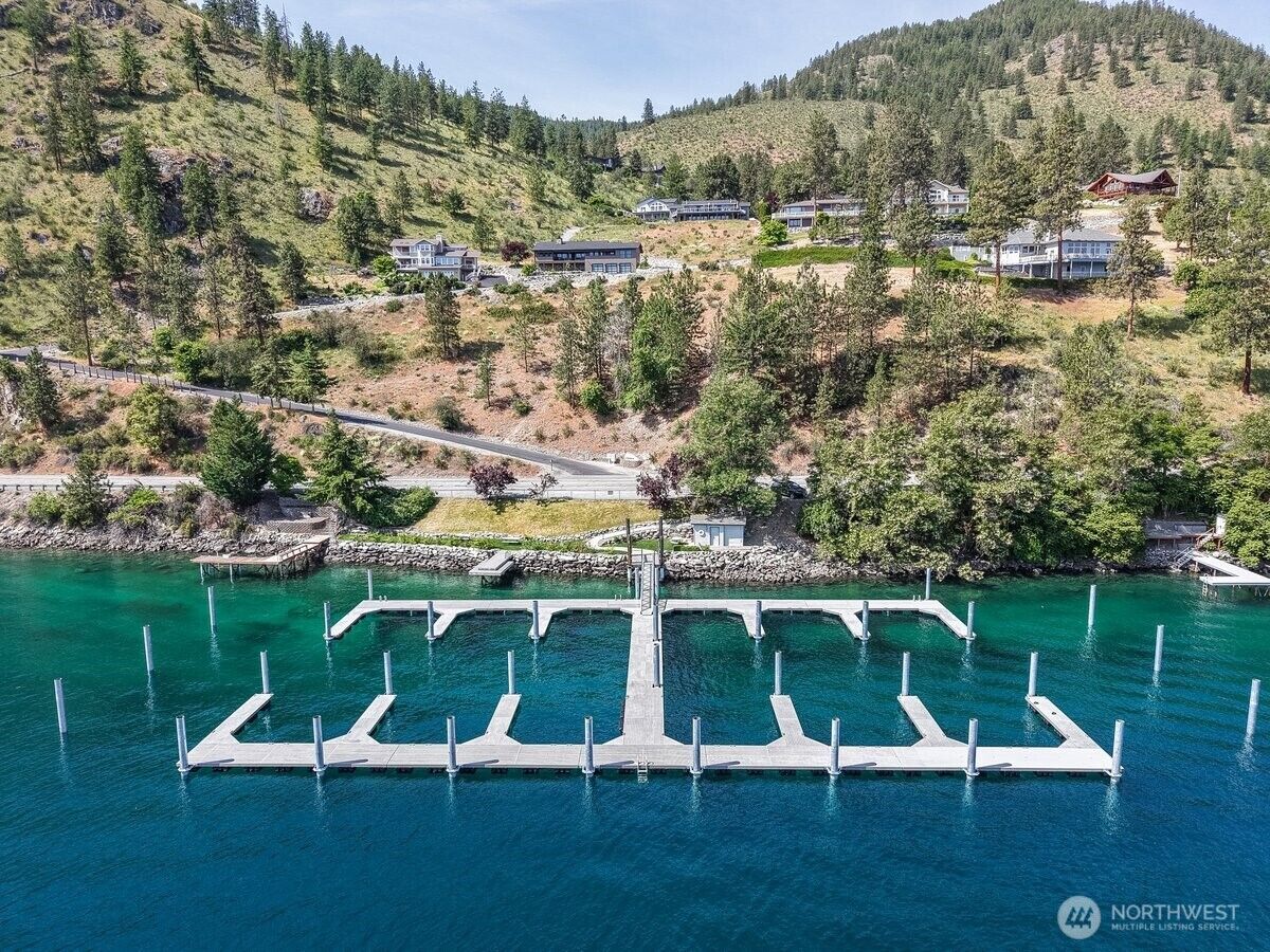 Property Photo: 4124 Lakeview Place WA 98816