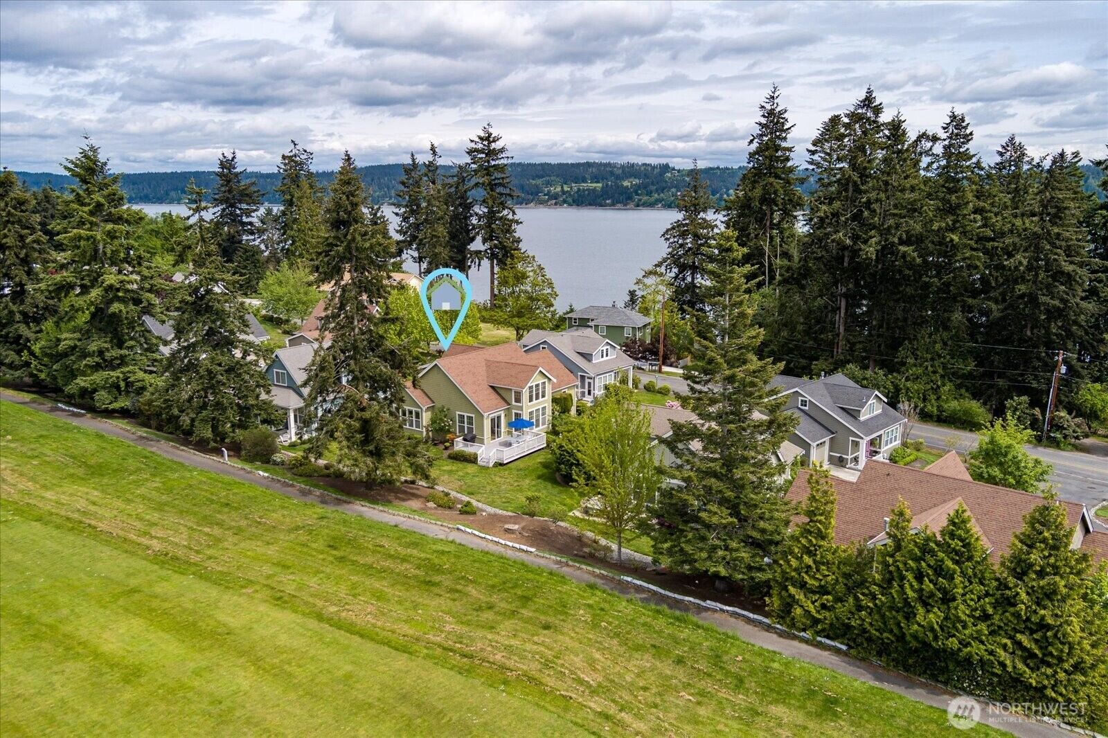 Property Photo:  1402  Starview Court  WA 98249 