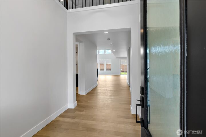 Property Photo:  1441  Lockridge Loop E 1  WA 98022 