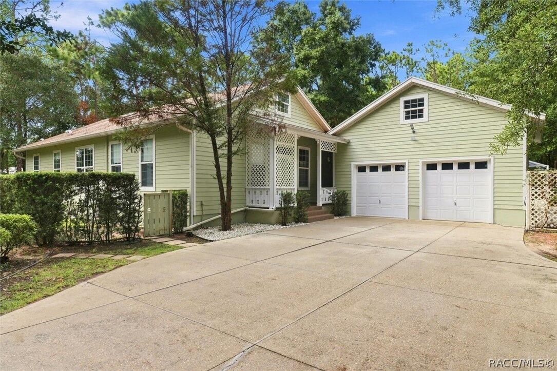 Property Photo: 2113 W Cindy Lane FL 34461