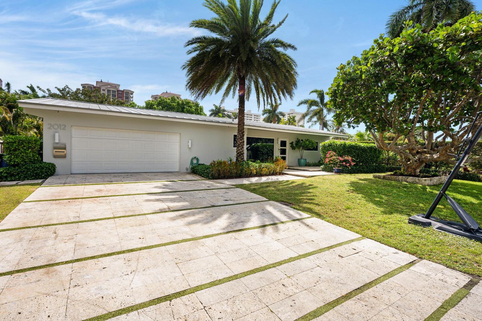 Property Photo:  2012 NE 31st Avenue  FL 33305 